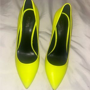 💚Neon Green Michael Khors Pumps💚